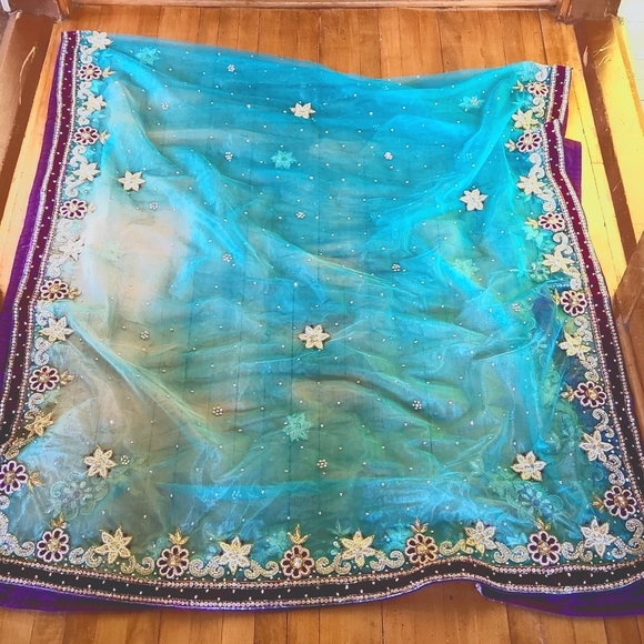 Stunning purple velvet lehenga ( skirt, crop and shawl) - Picture 7 of 8